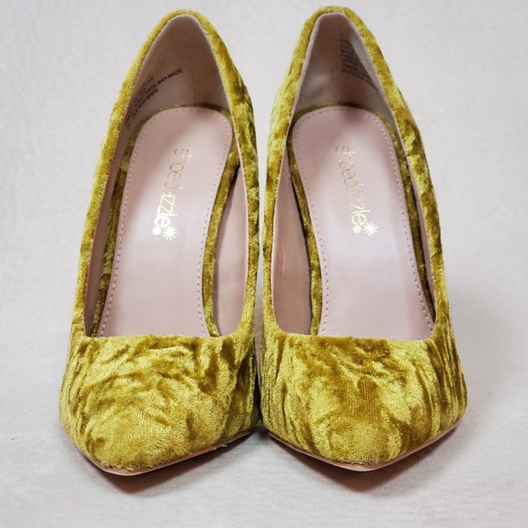 Gold crushed velvet heels - Picture 7 of 8